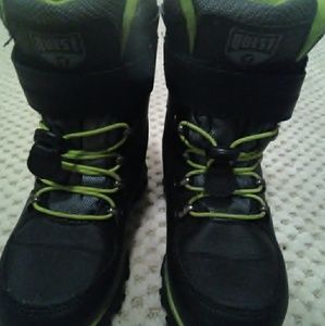 Quest snow boots kids sz. 1
